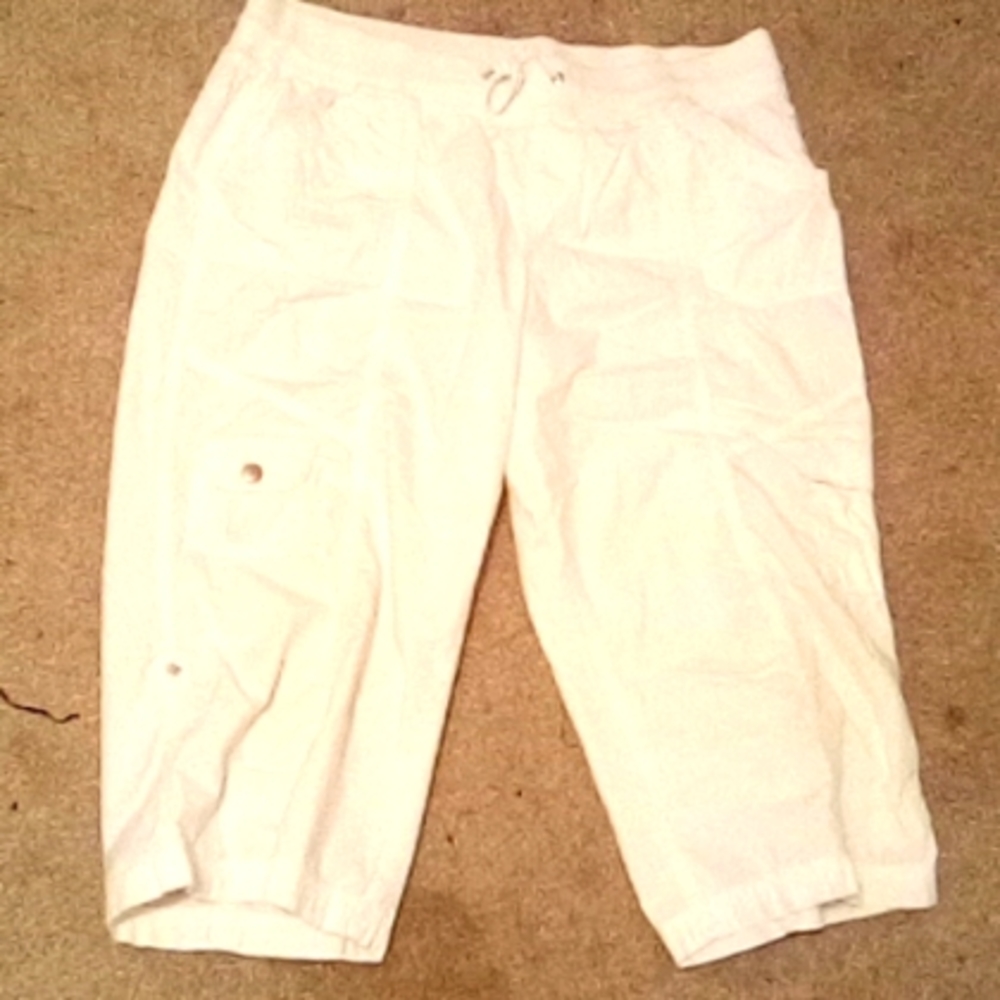Cropped pants with pull string